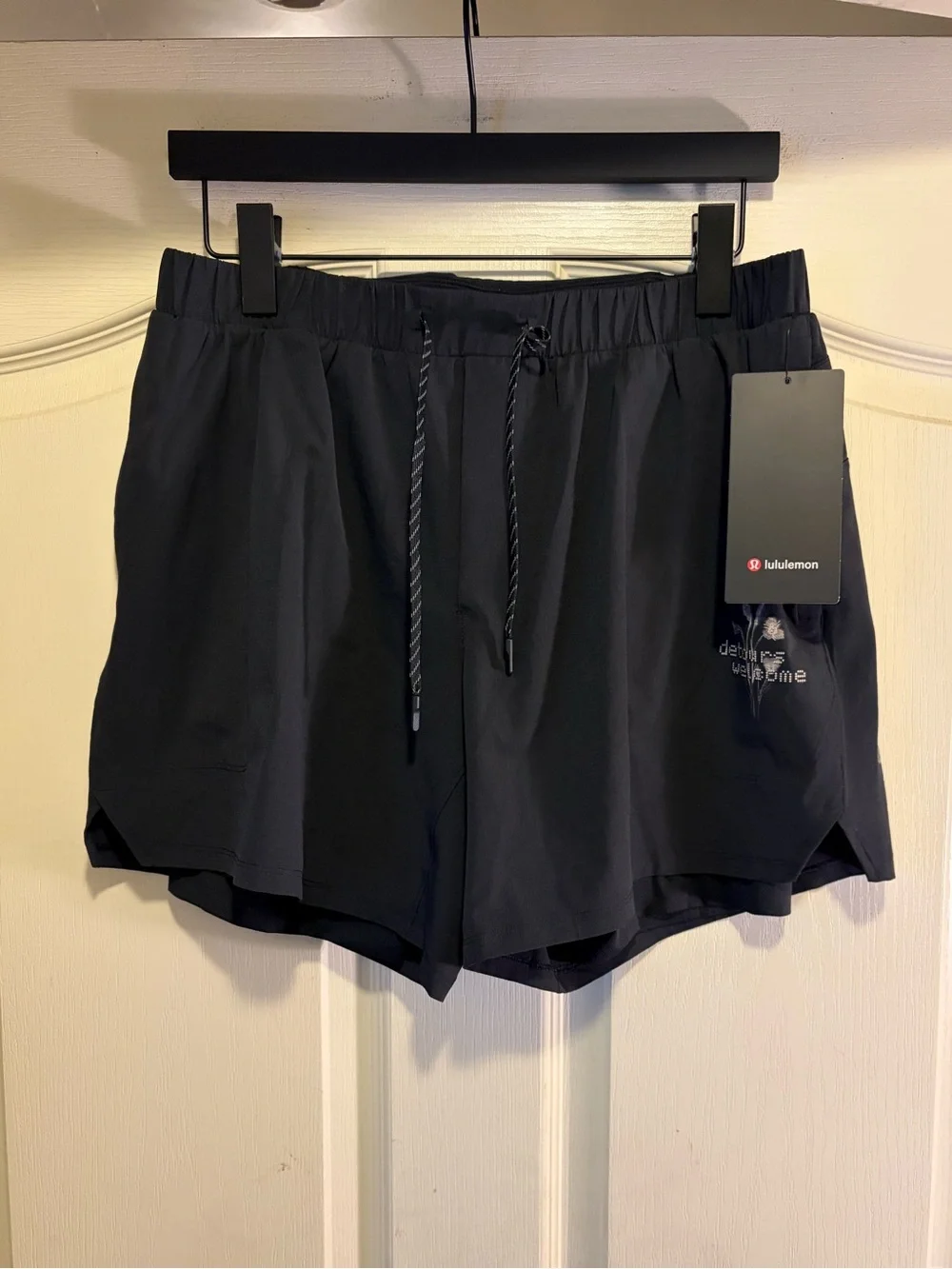 Lululemon Mens “Multi-Pocket” Trail Running Short 6” Inseam w/ Liner (L)